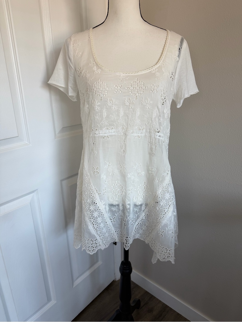 White Embroidered Eyelet Scoop-Neck Women’s blouse